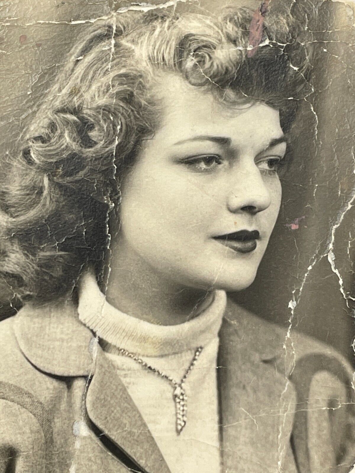 MB Photograph Beautiful Woman Well Worn Damaged Edges 1950\'s Brunette Beauty