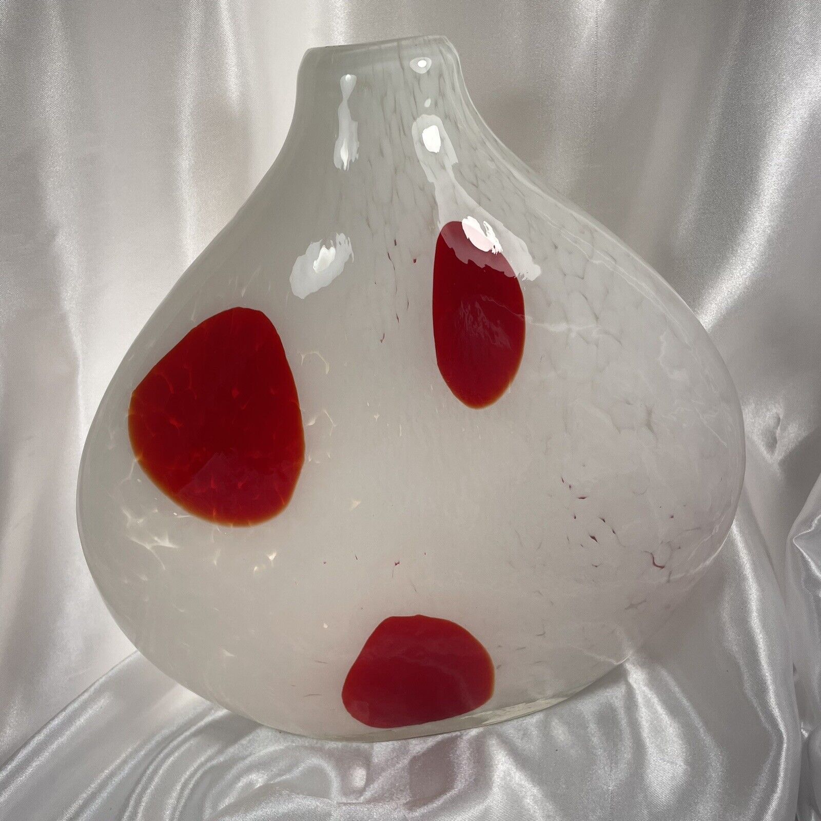 Art Glass Vase Mottled White Red Spots 12\