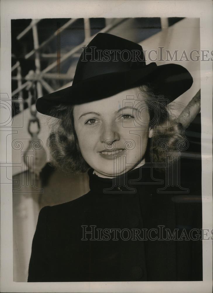 1941 Press Photo New York Gladys Gould Arrives on SS Excalibur NYC - neny22865