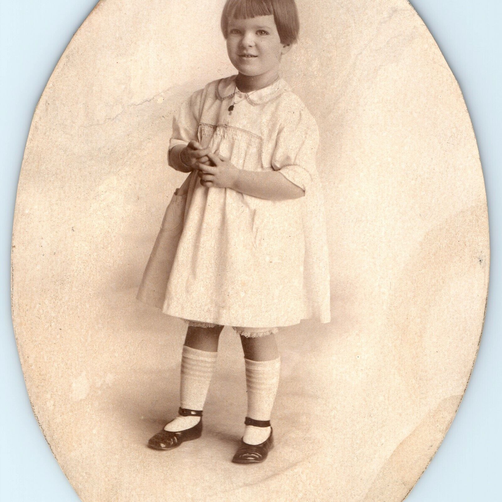 c1900s Cute Smiling Young Little Girl Oval Photograph Antique Dress B4