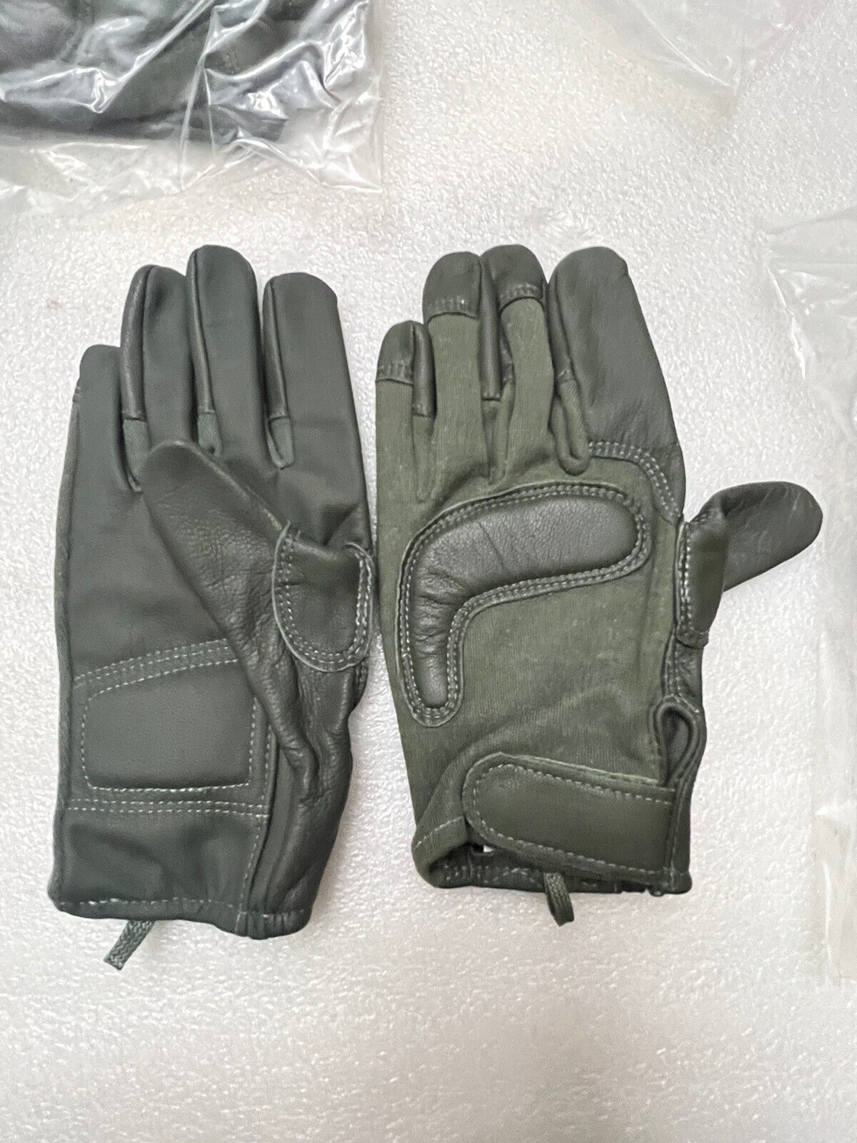 US. Army Combat Gloves Type II Capacitive Size Medium New