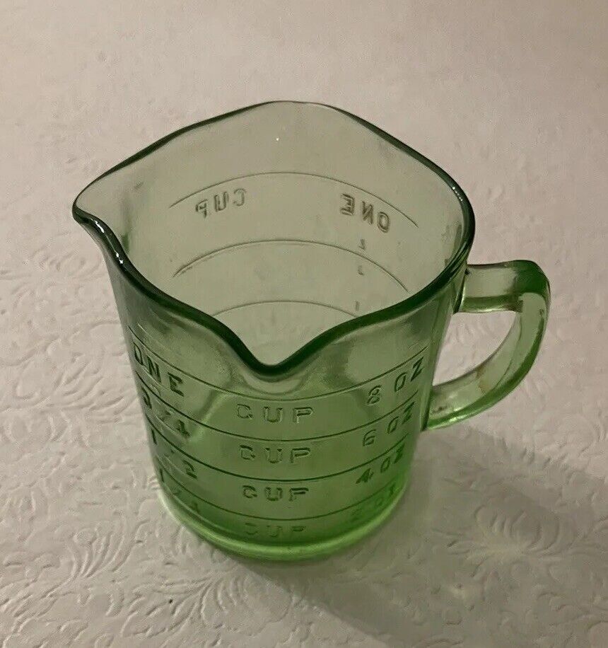Vintage 1930’s Kellogg’s  Uranium Glass Measuring 1 Cup 8 OZ 3 Spouts Green