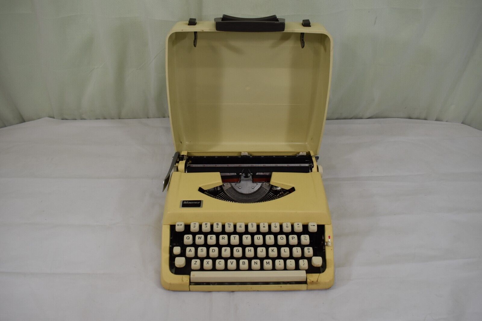 Vtg Wedgefield 100 Portable Manual Field Typewriter with Case Parts/Repair