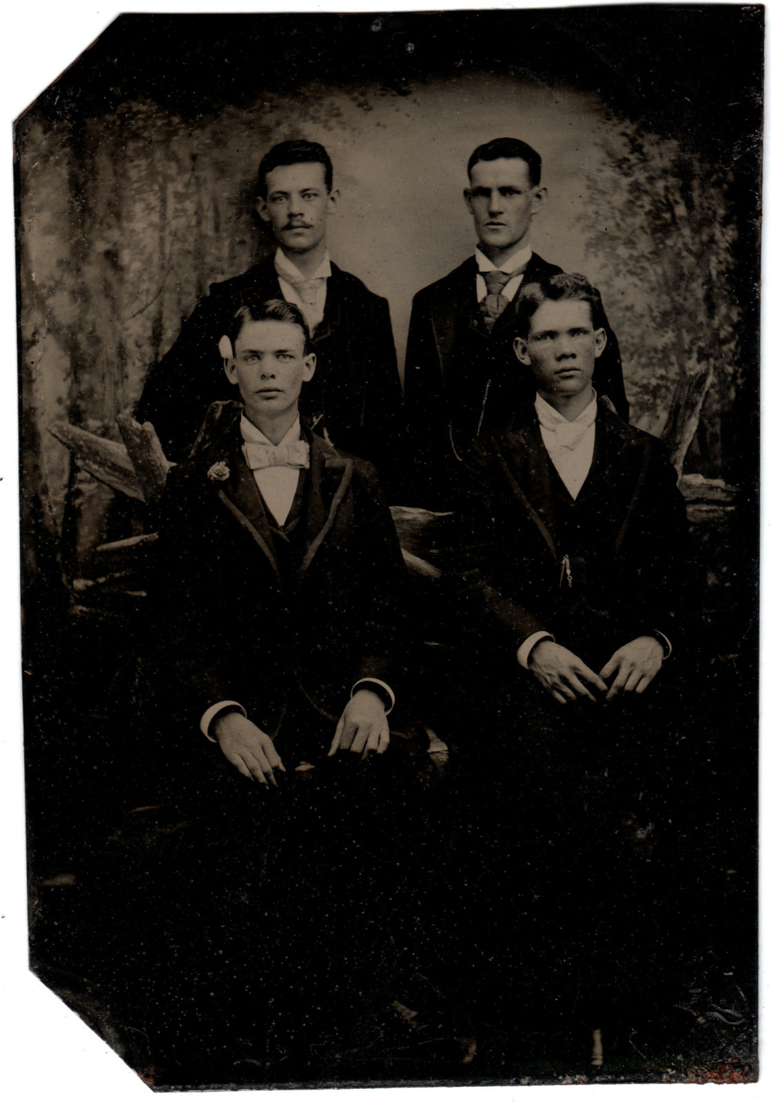 CIRCA 1870s TINTYPE FORMAL PHOTOGRAPH OF 4 BROTHERS IN SUITS