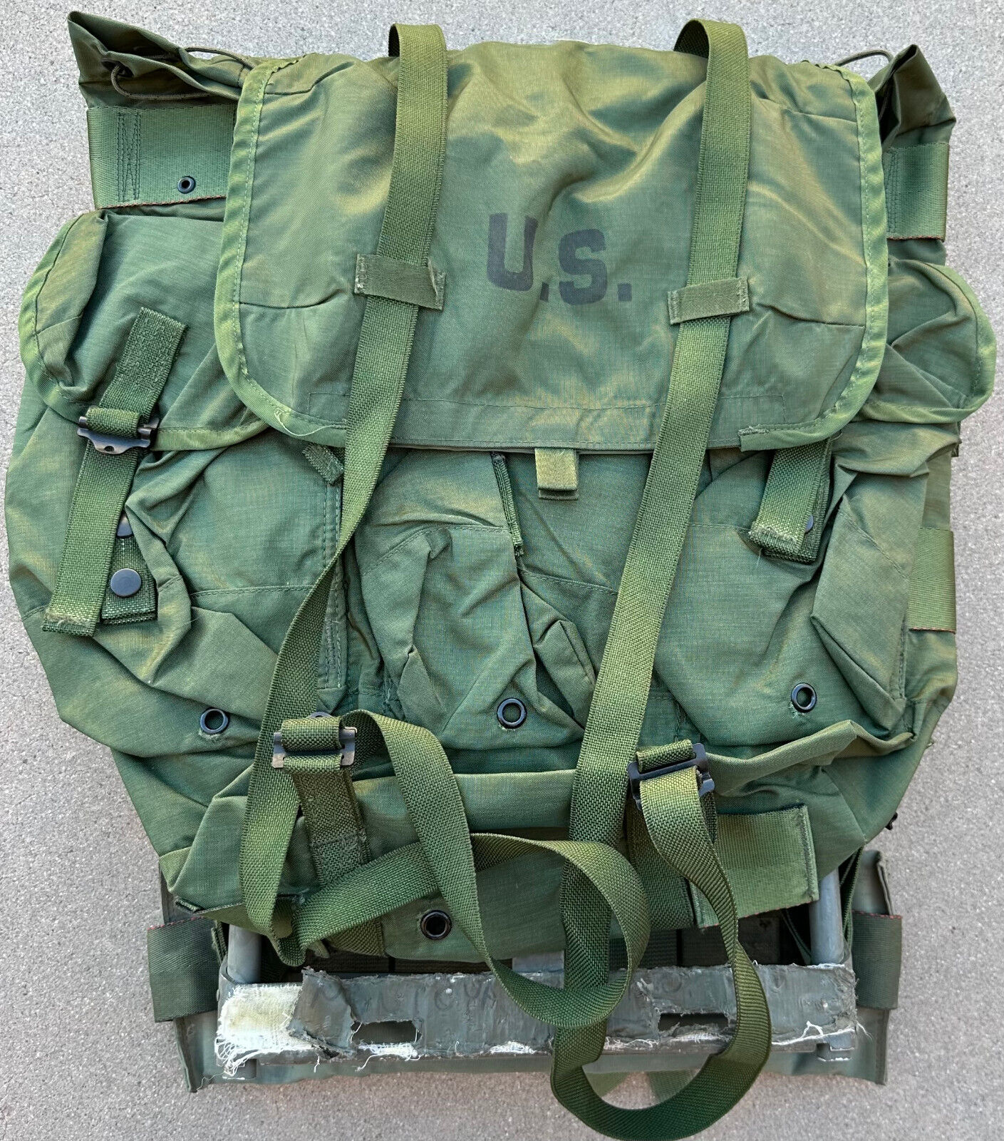 18H VERY GOOD MEDIUM LC-2 ALICE PACK- COMPLETE WITH FRAME, KIDNEY PAD AND STRAPS