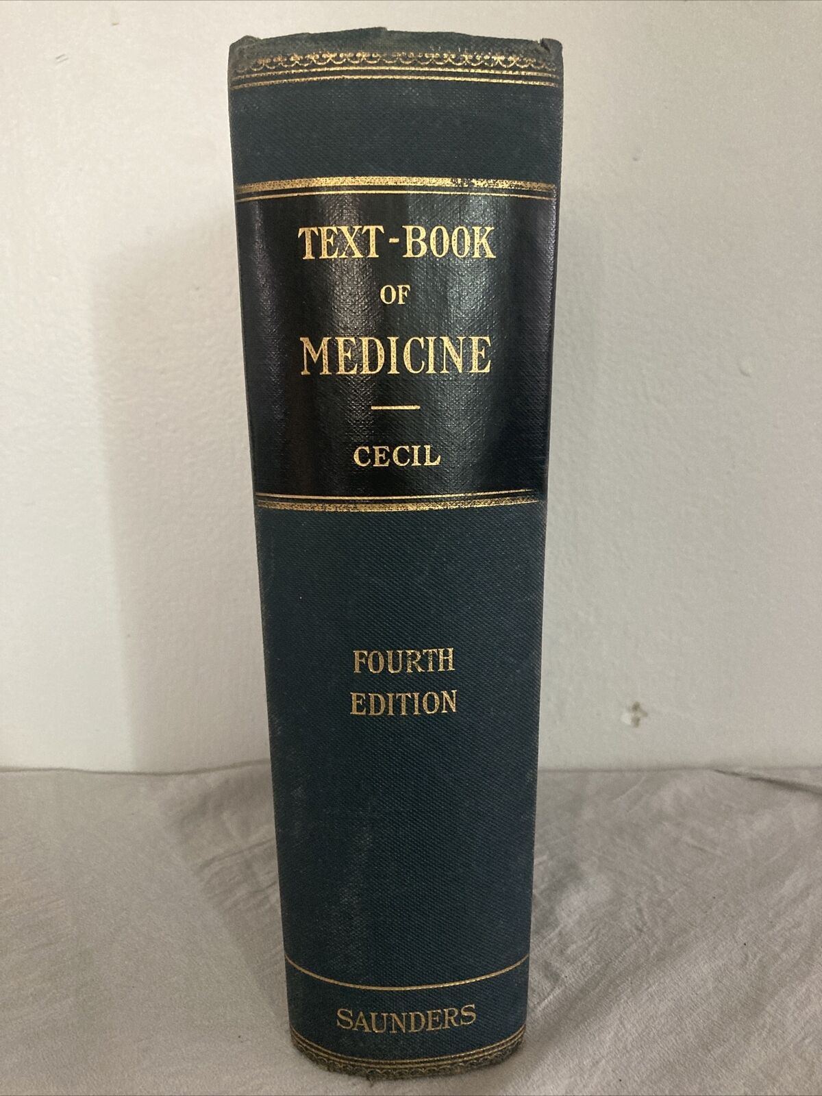 Antique 1937 A Textbook of Medicine Russell Cecil Book 📕