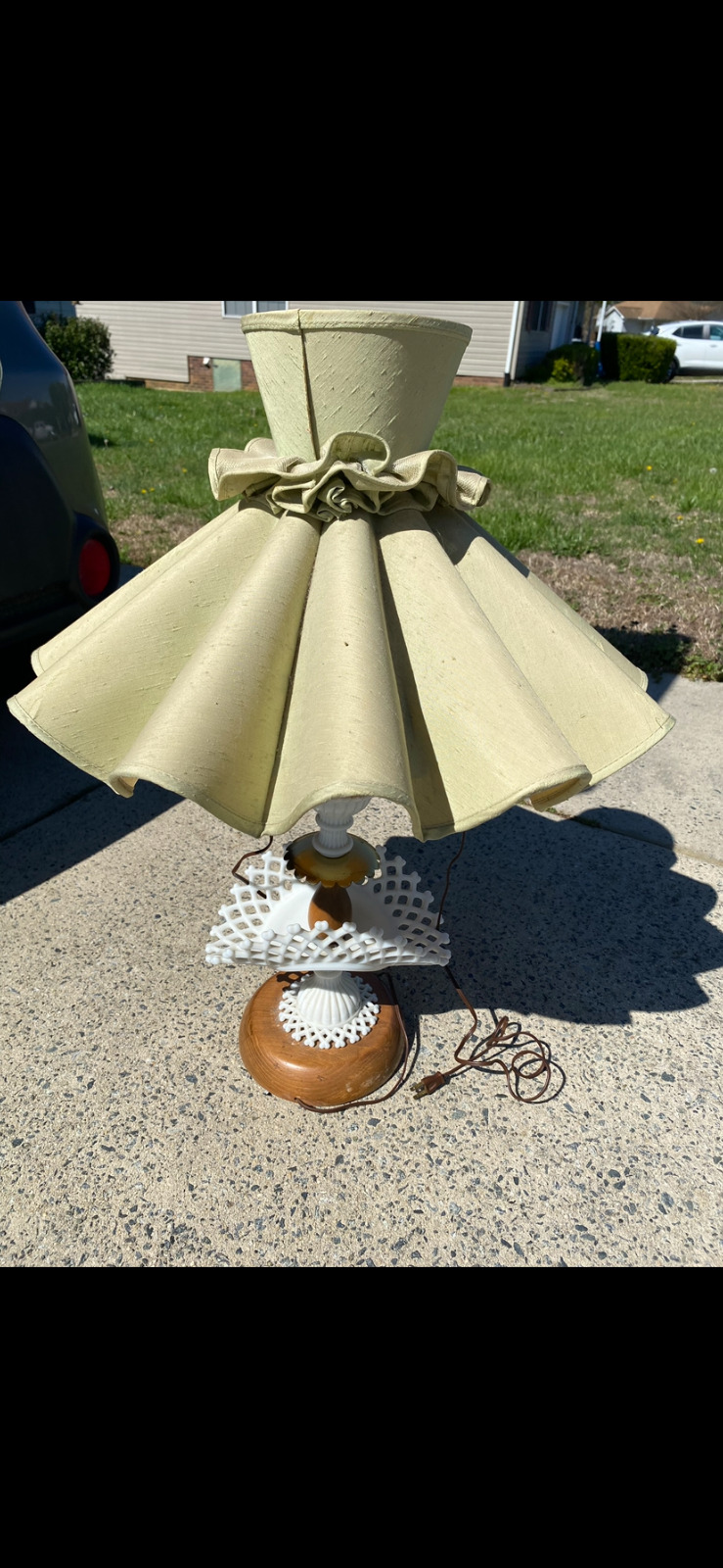 Vintage milk glass lamp, good condition works great 