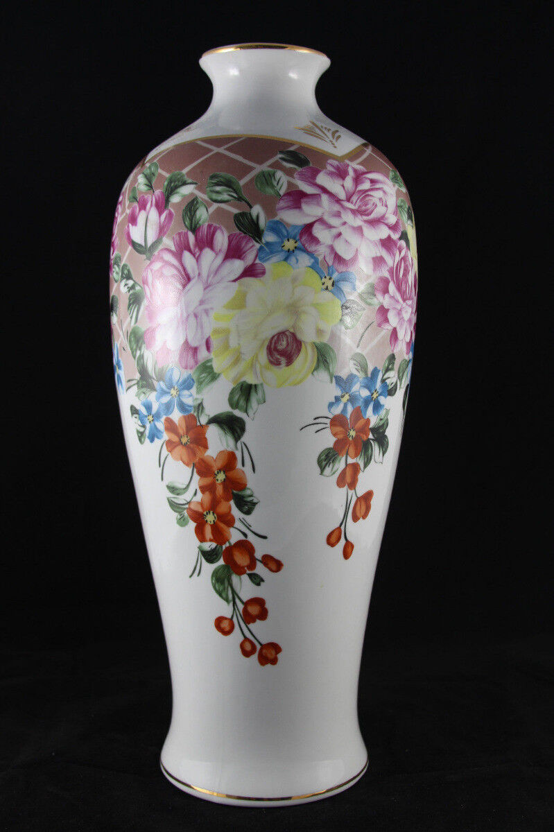 Sweet Small OLD PARIS PORCELAIN Vase With Hand Painted Flowers And Gilding