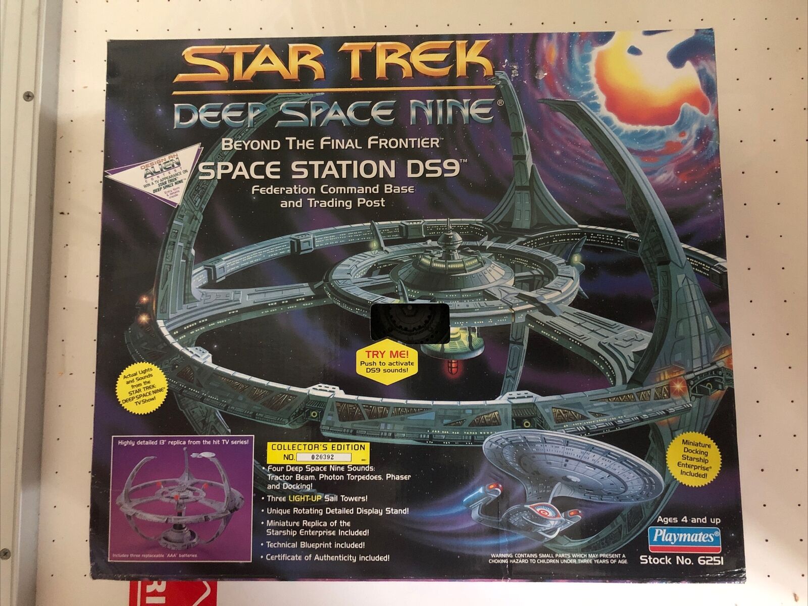 Vintage 1994 Playmates Star Trek Deep Space 9 Space Station Playset MIB