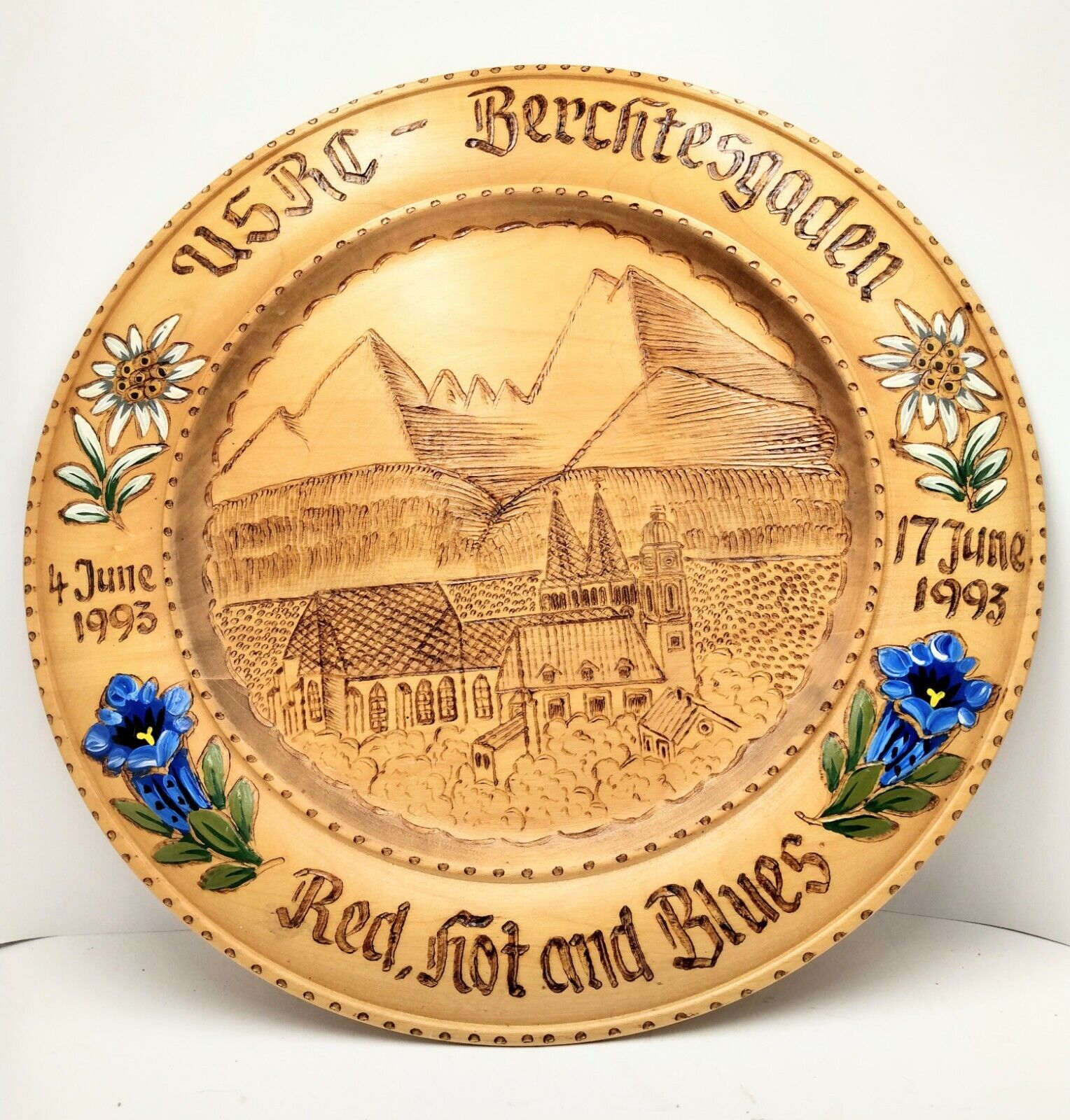 USRC - Berchtesgaden Wood  Red, Hot and Blues Souvenir Plate Vintage 1993