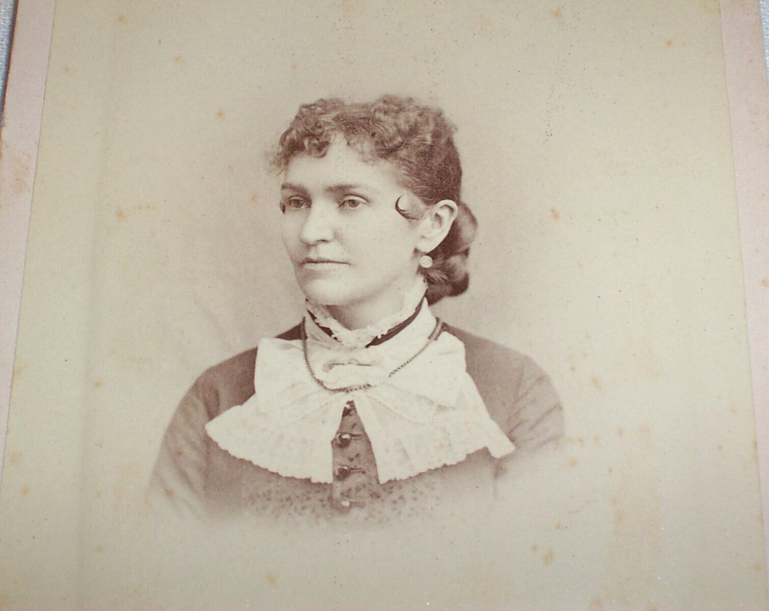 circa 1880s Antique Cabinet Card Photo , Young Woman Jewelry , Eureka California