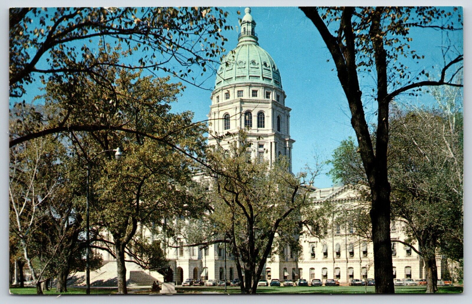 Postcard The Beautiful Kansas State Capitol, Topeka, Kansas Unposted
