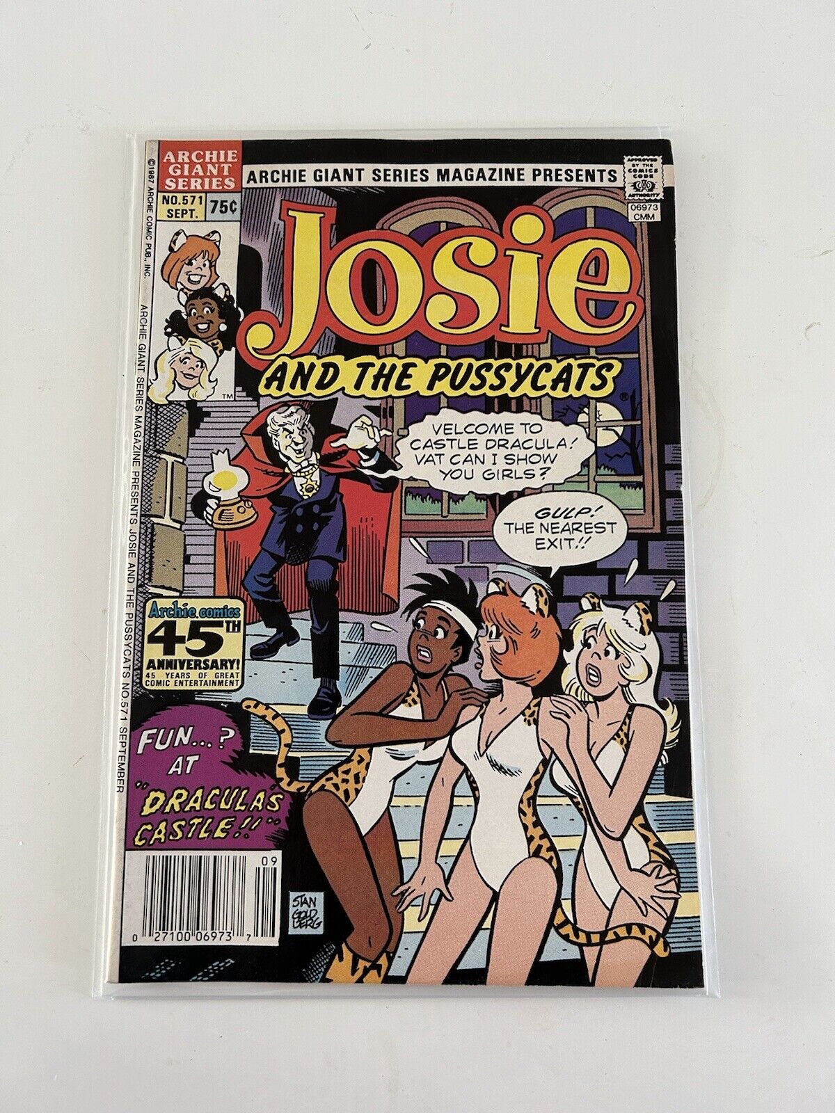 Archie Giant Series #571  Josie and the Pussycats Combined Shipping Newsstand