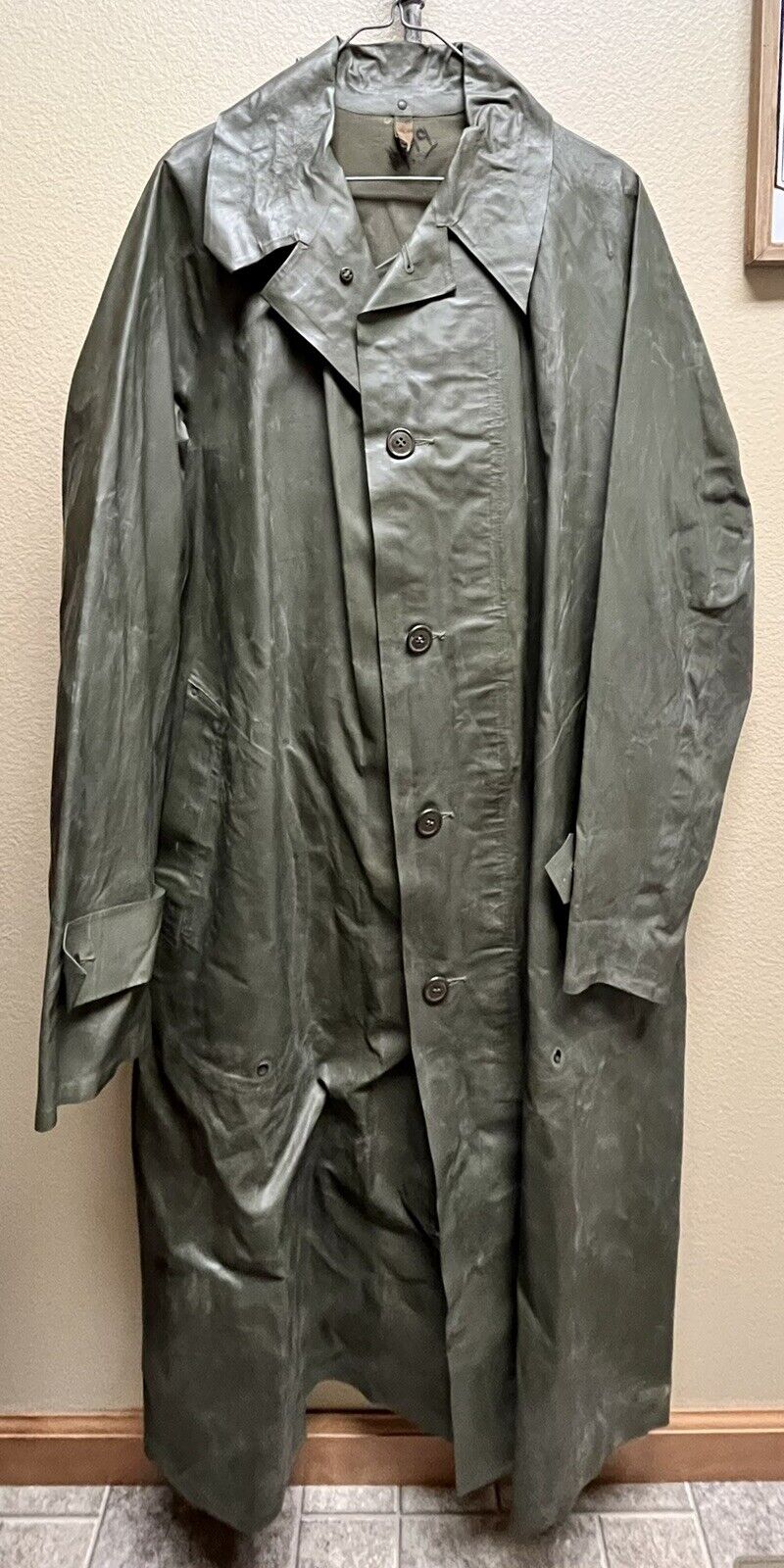 Post WWII US ARMY O.D. Dismounted Raincoat. Rare Size Large