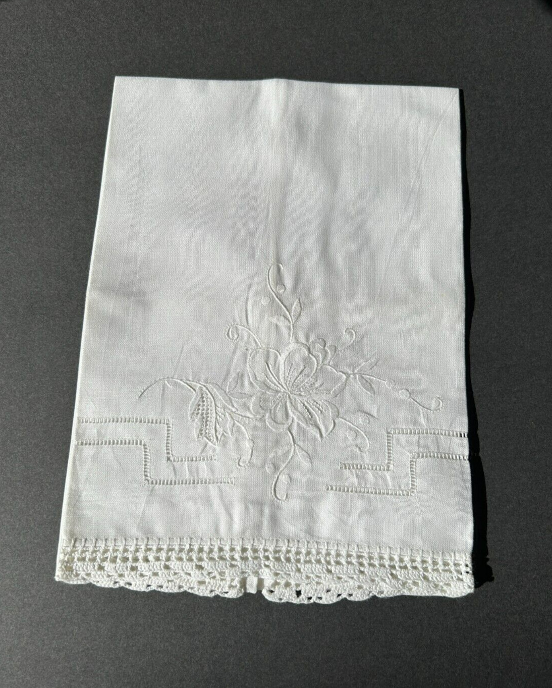 Vintage fancy linen guest hand towel Cutwork, Embroidery and Hand Crochet work