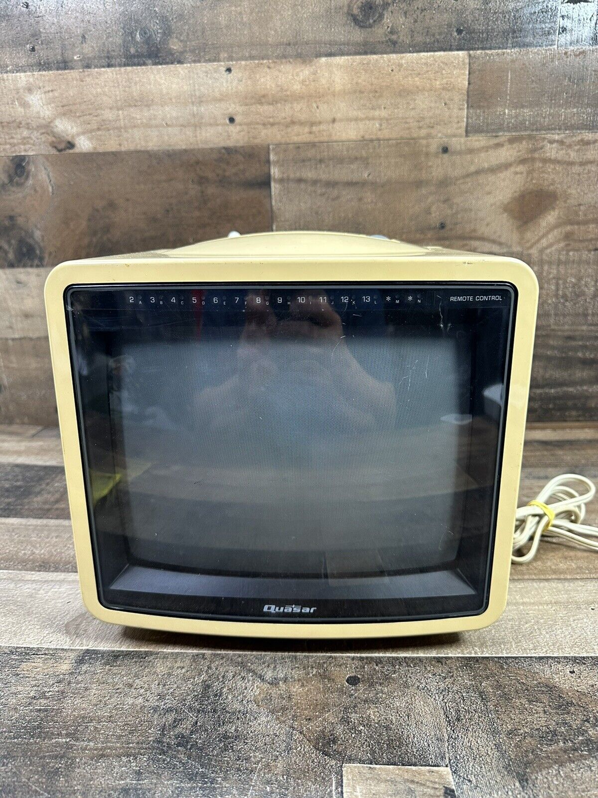 Vintage Quasar TP2156BR Color TV Rotating Base