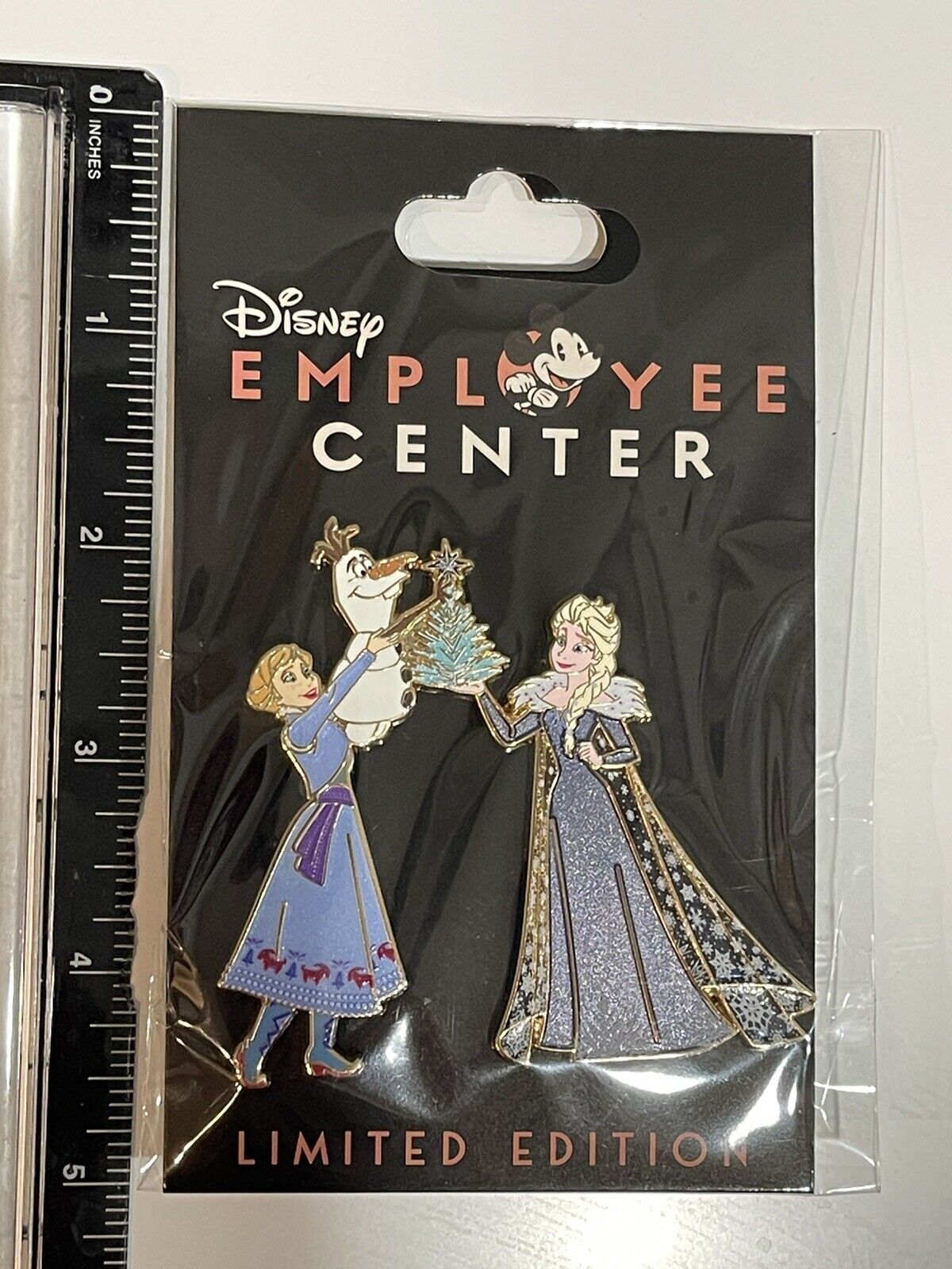 Disney DEC Pin 10 Years Of Frozen Fashion Pin Anna Elsa Outfits Olaf’s Adventure