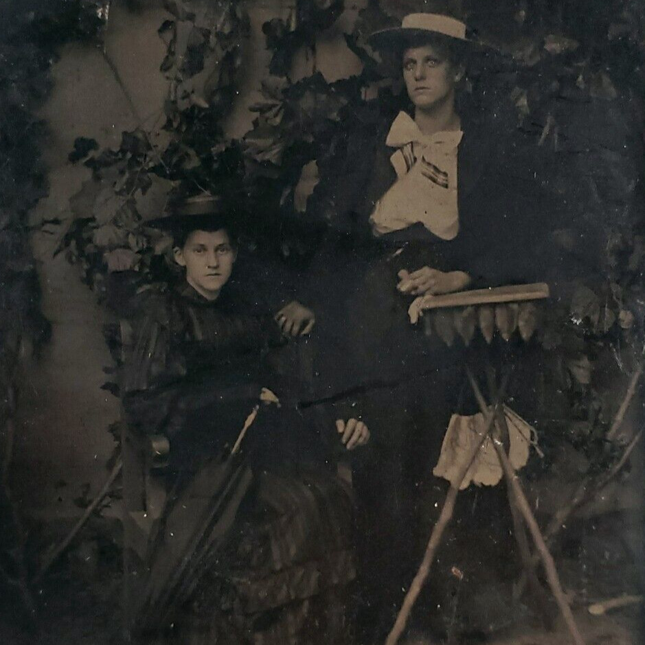Tintype Photo Mysterious Strange Girls c1870 Antique 1/6 Plate Women Lady A2788