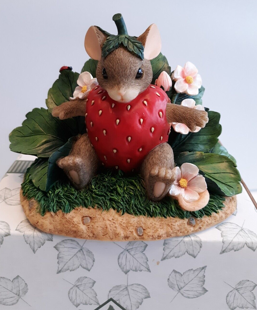 Charming Tales You\'re Berry Special mouse strawberry limited edition in box