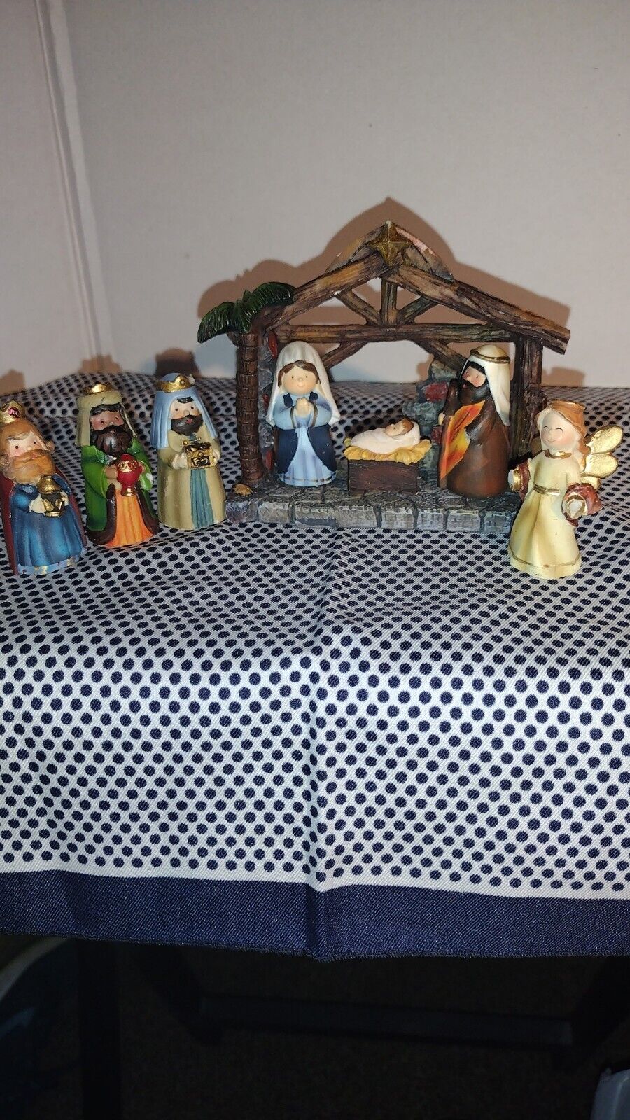 Small Manger, Nativity Scene. 8 Piece