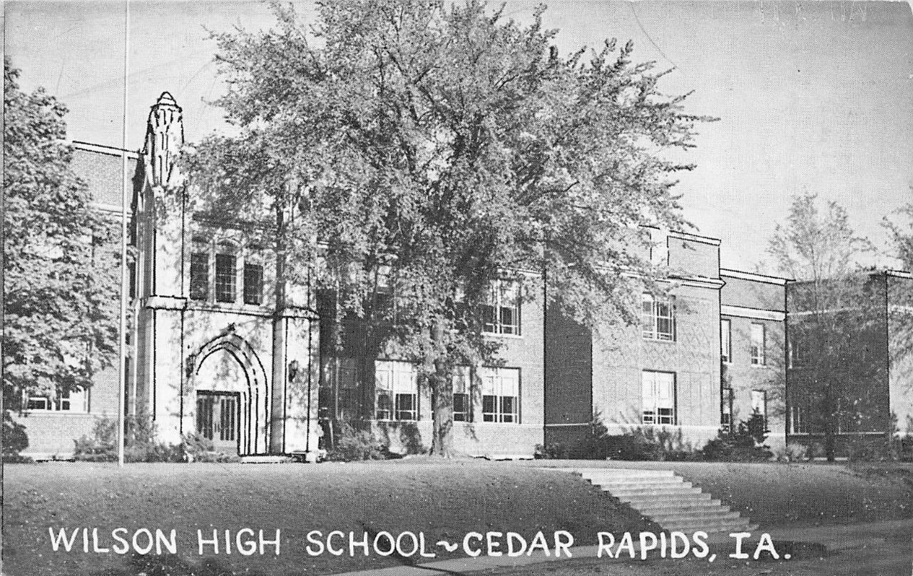 CEDAR RAPIDS, IA Iowa   WILSON HIGH SCHOOL  Linn County   c1950\'s B&W Postcard