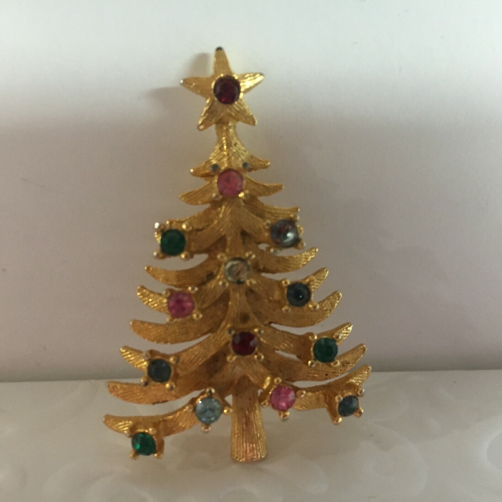 VINTAGE MYLU GOLDTONE CHRISTMAS TREE W/ MULTI COLORED RHINESTONE W/ STAR ON TOP