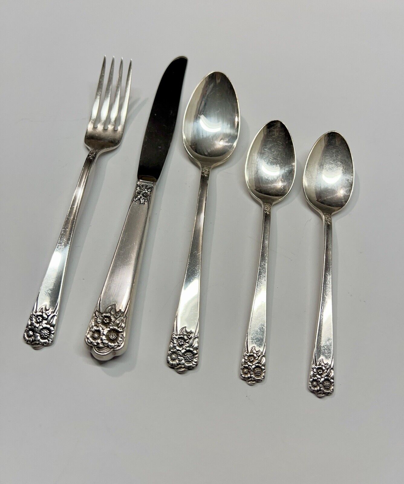 APRIL  Vtg 35 pc WM Rogers & Son IS Silverplate Flatware Service For 6 w Extras