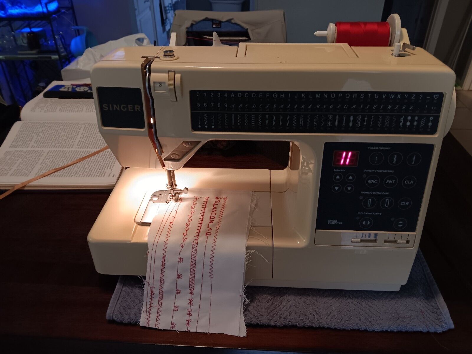 Singer 2210 Athena Computerized Sewing Machine TESTED