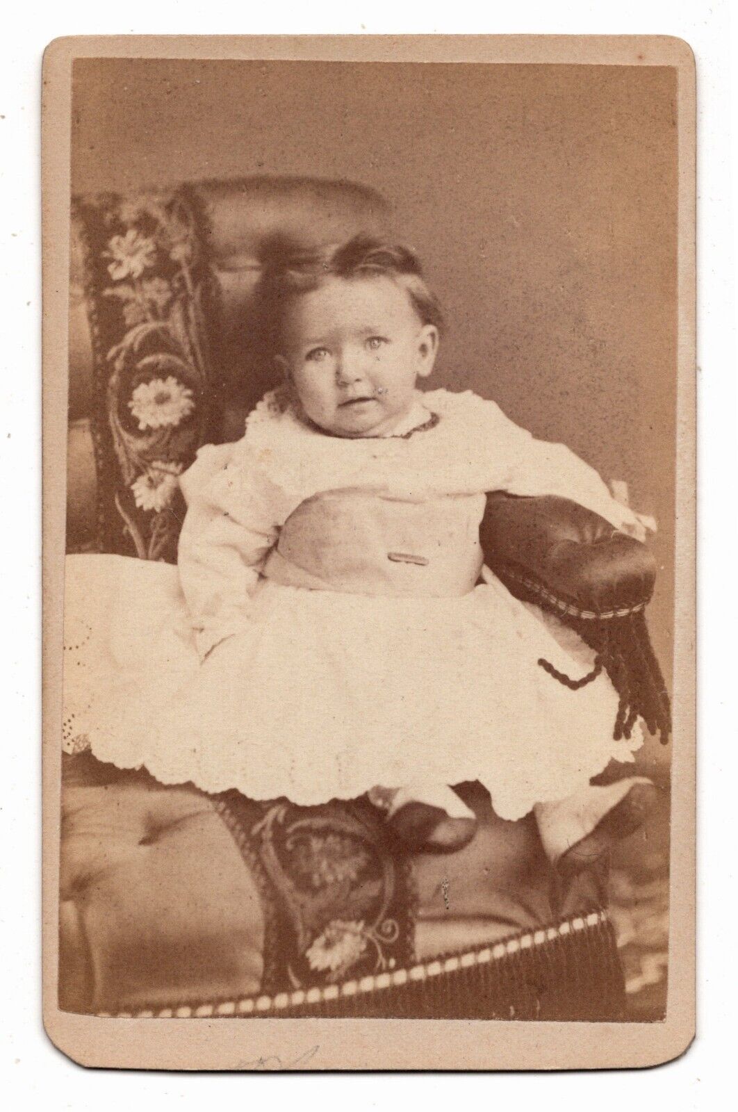 ANTIQUE CDV C. 1880s LOUIS HAGEL LITTLE GIRL IN WHITE DRESS HOBOKEN NEW JERSEY