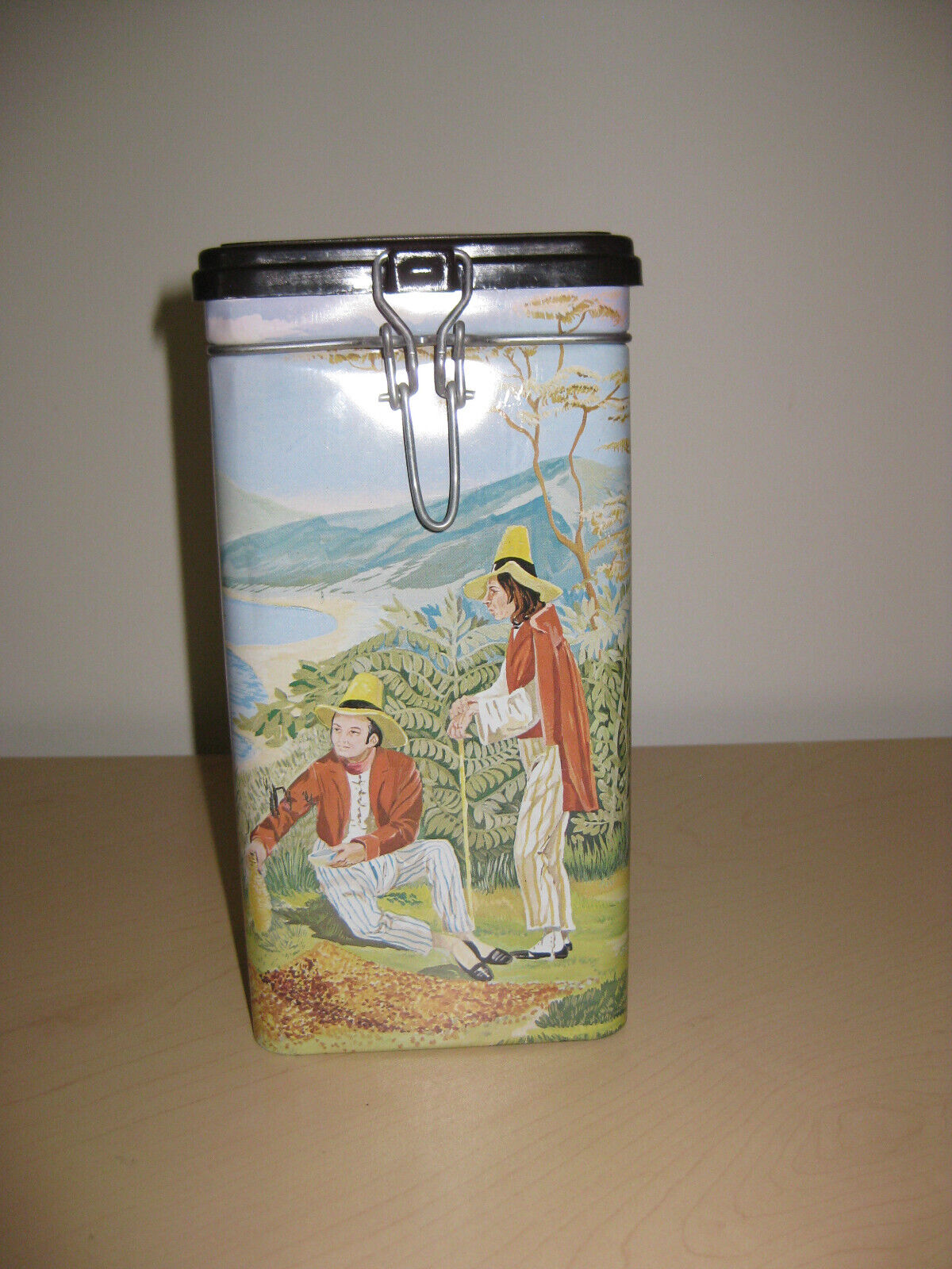 VINTAGE ITALIAN CANISTER METAL TIN COLLECTIBLE BEAUTIFUL ARTWORK 8\