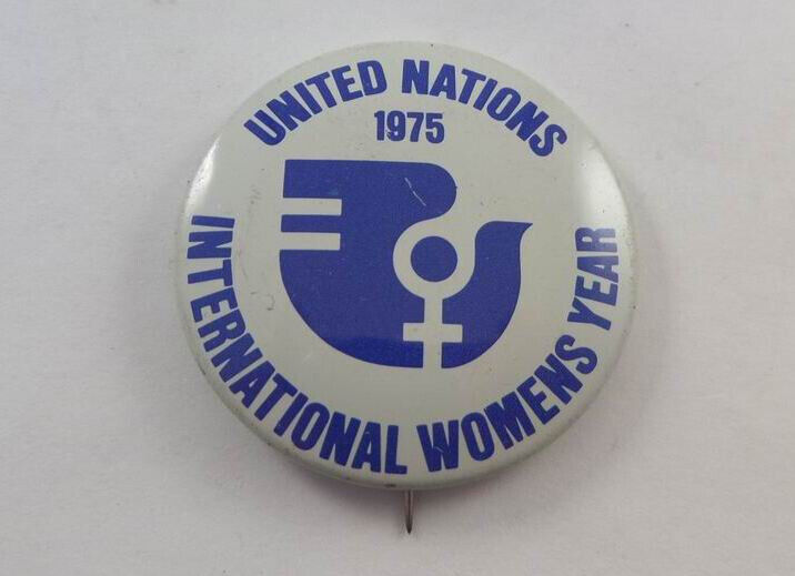 Vintage 1975 ~ UNITED NATIONS 1975 INTERNATIONAL WOMENS YEAR Button Pinback