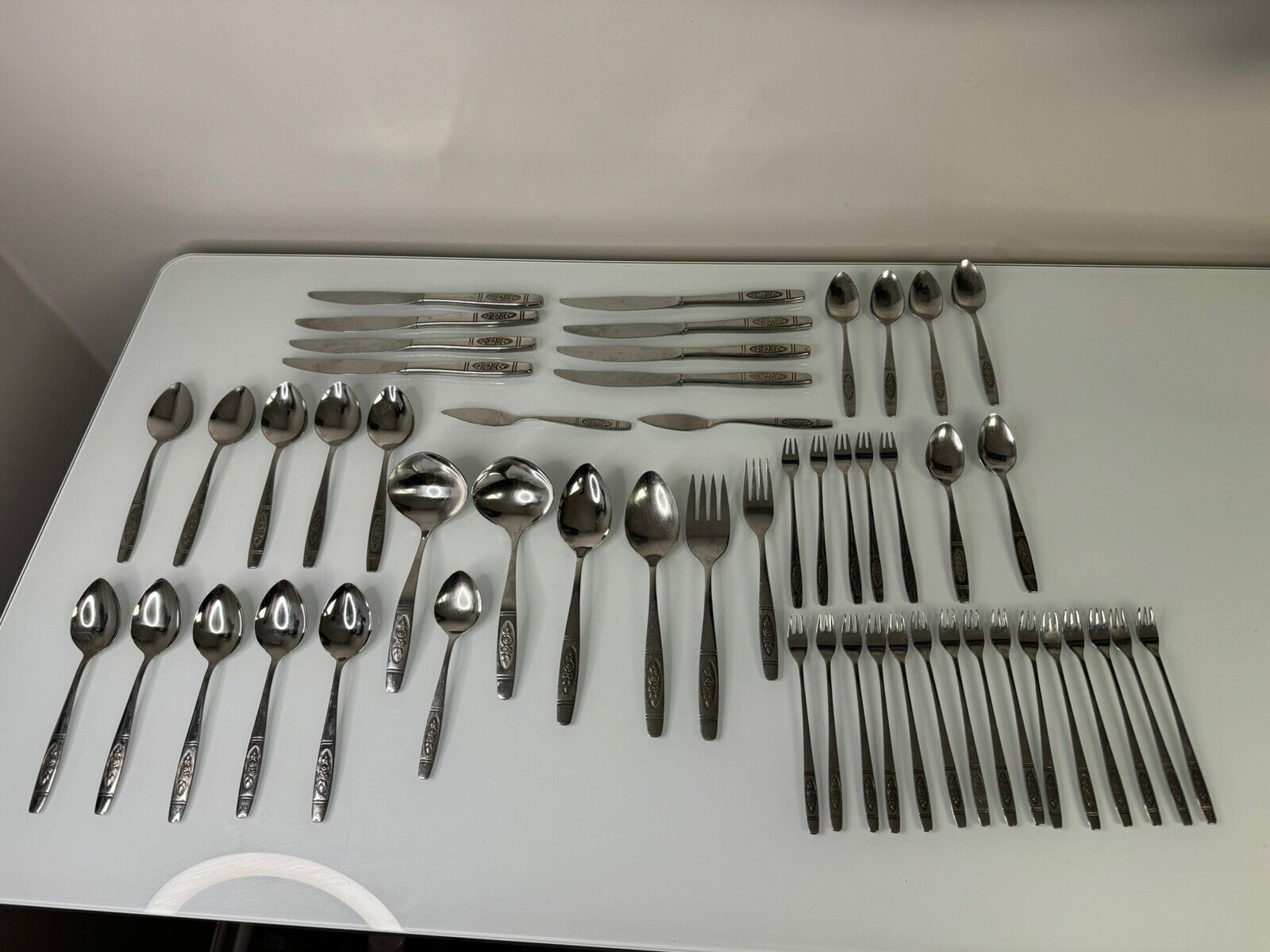 Oneida Distinction Stainless Flatware Silver Ware 53 Piece Lot Vintage Floral
