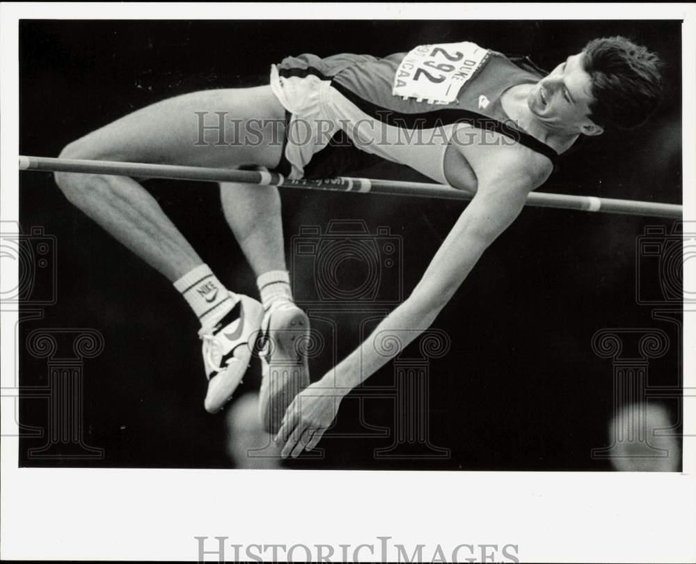 1990 Press Photo NC State\'s Kevin Ankrom during high jump event at NCAA finals