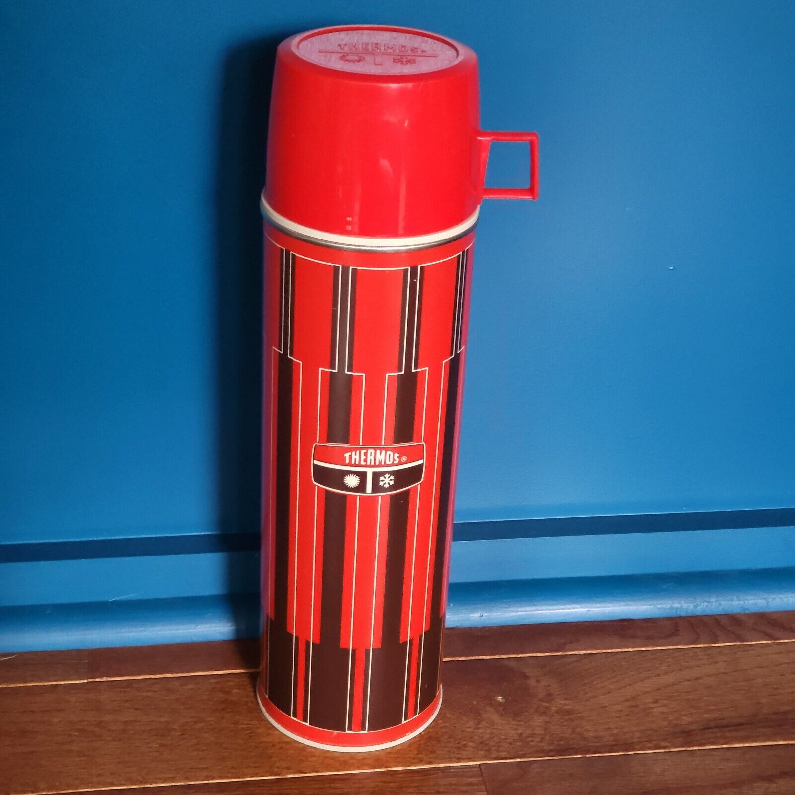 Vintage 1971 KING-SEELEY Icy Hot Qt THERMOS No. 2410 Retro MCM Design Red Black