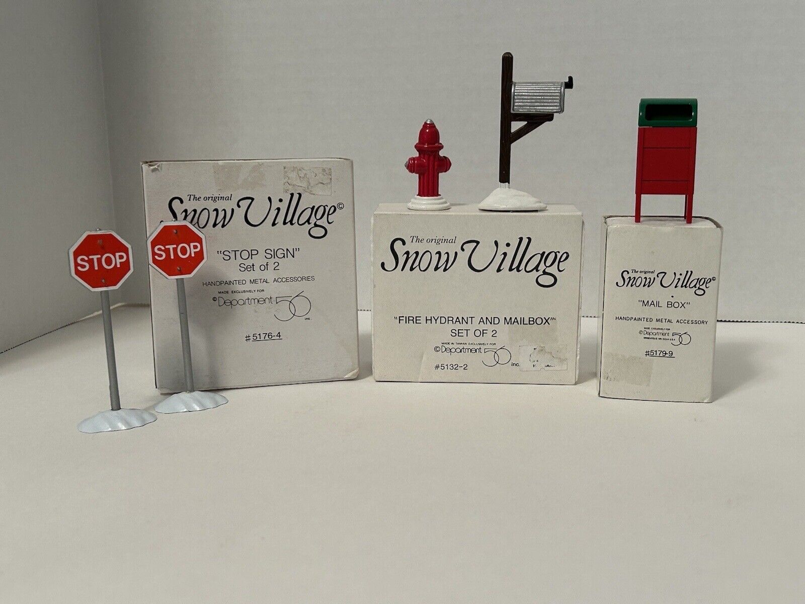 Lot of 5 Dept 56 Snow Village STOP SIGNS Mail Box Mailbox HYDRANT 5179 5132 5176
