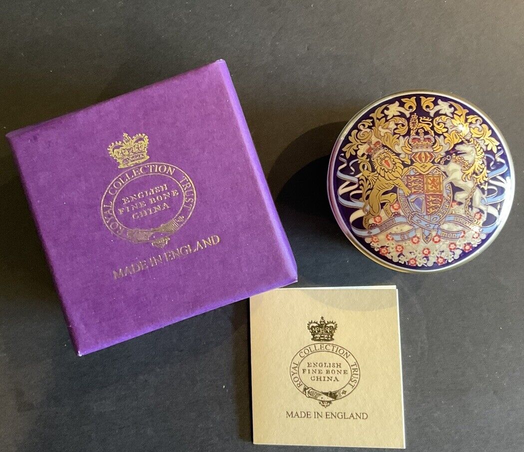 Royal Collection Trust Queen Elizabeth Pillbox Longest Reigning Monarch Blue EUC