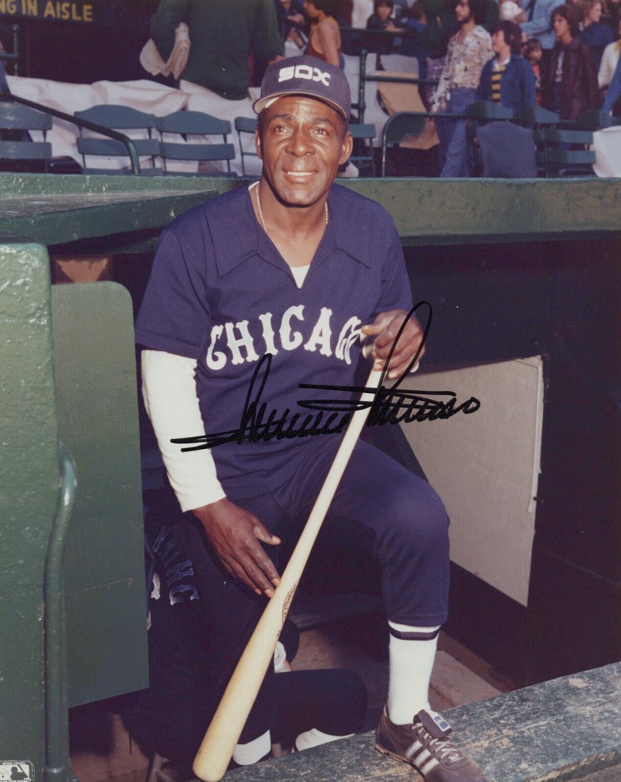 OUTSTANDING CUBAN MLB PLAYER HOF ORESTES MINOSO CHICAGO SIGN 1960s Photo Y 403