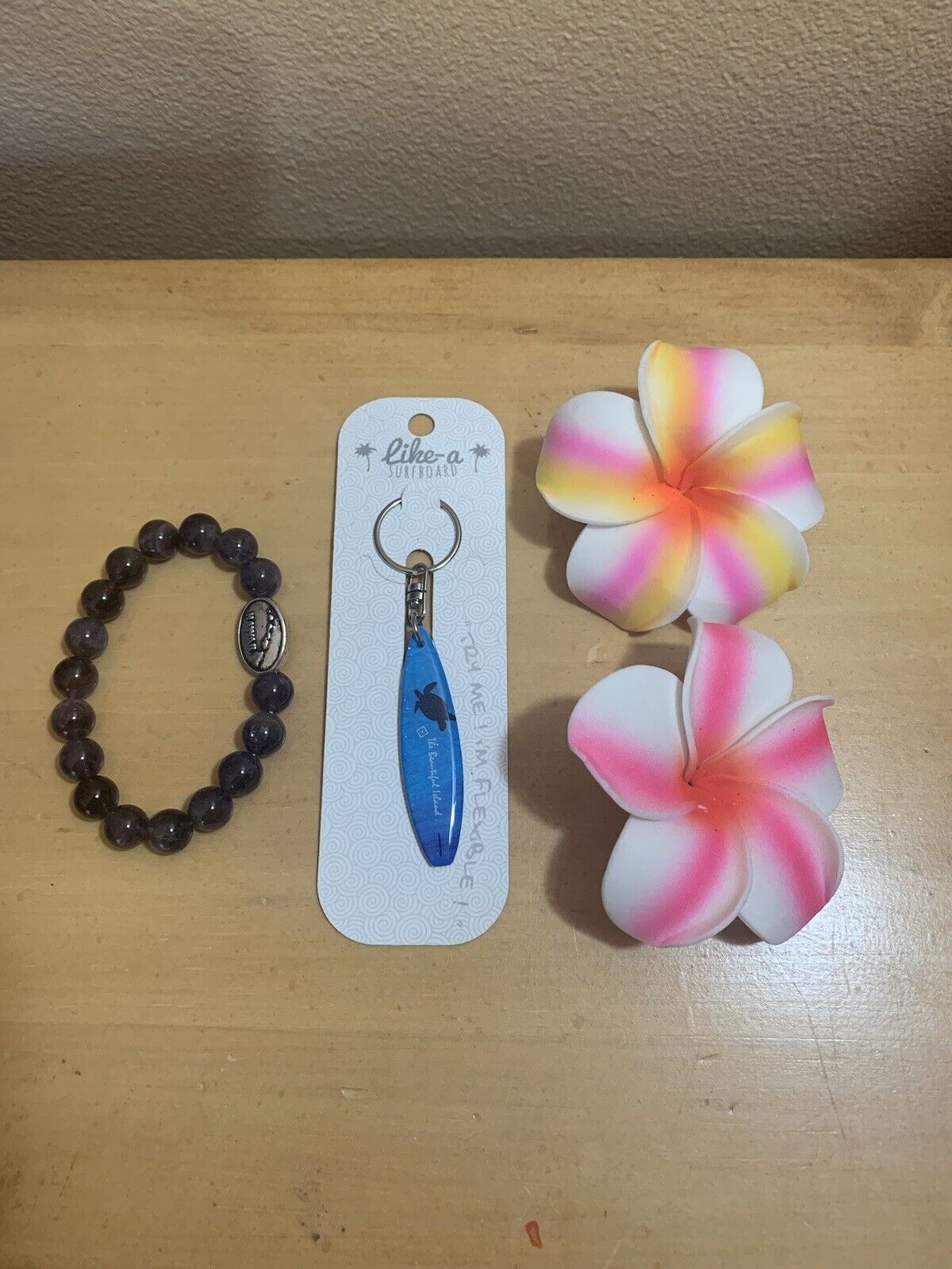 Lot Of 4 Hawaii Souvenirs Bracelet Keychain Hairclips