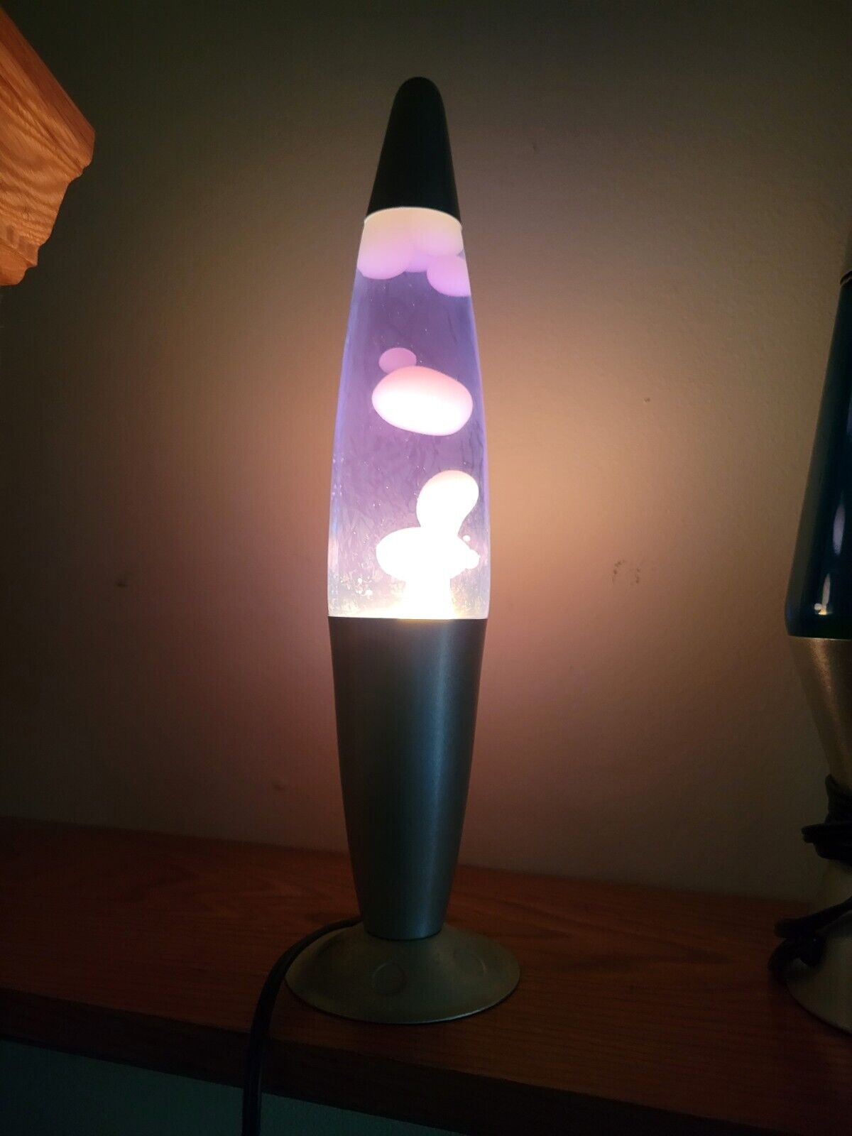 16.5 INCH BULLET SHAPED LAVA LAMP VERY GOOD WORKING CONDITION