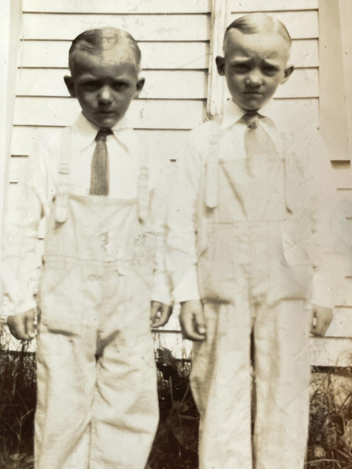 i2 Creepy Twin Brothers 1930-40\'s Farm Boys 