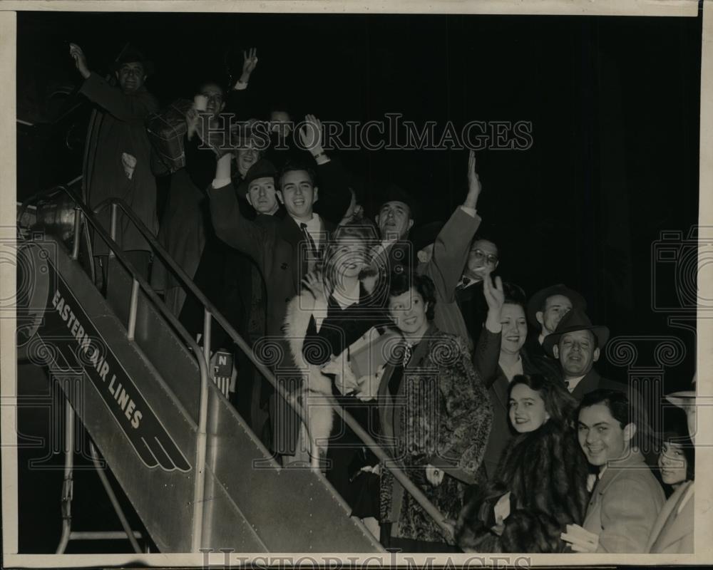 1946 Press Photo Passengers Survive Eastern DC4 and Universal C47 Crash Maryland