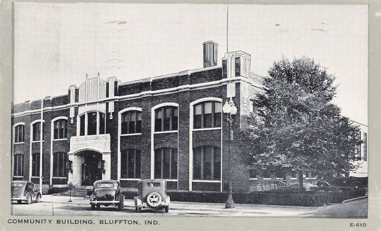 LP68 Bluffton Indiana Community Building 1948 Postcard