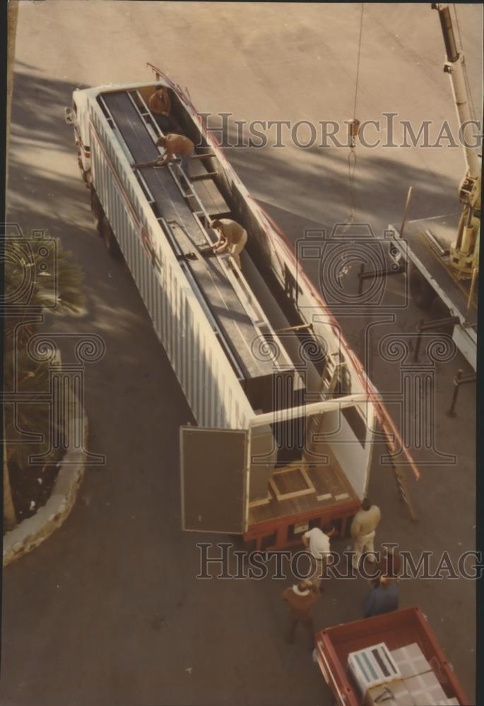 1976 Press Photo Comet Corporation\'s Open Top trailer, Spokane Industrial Park