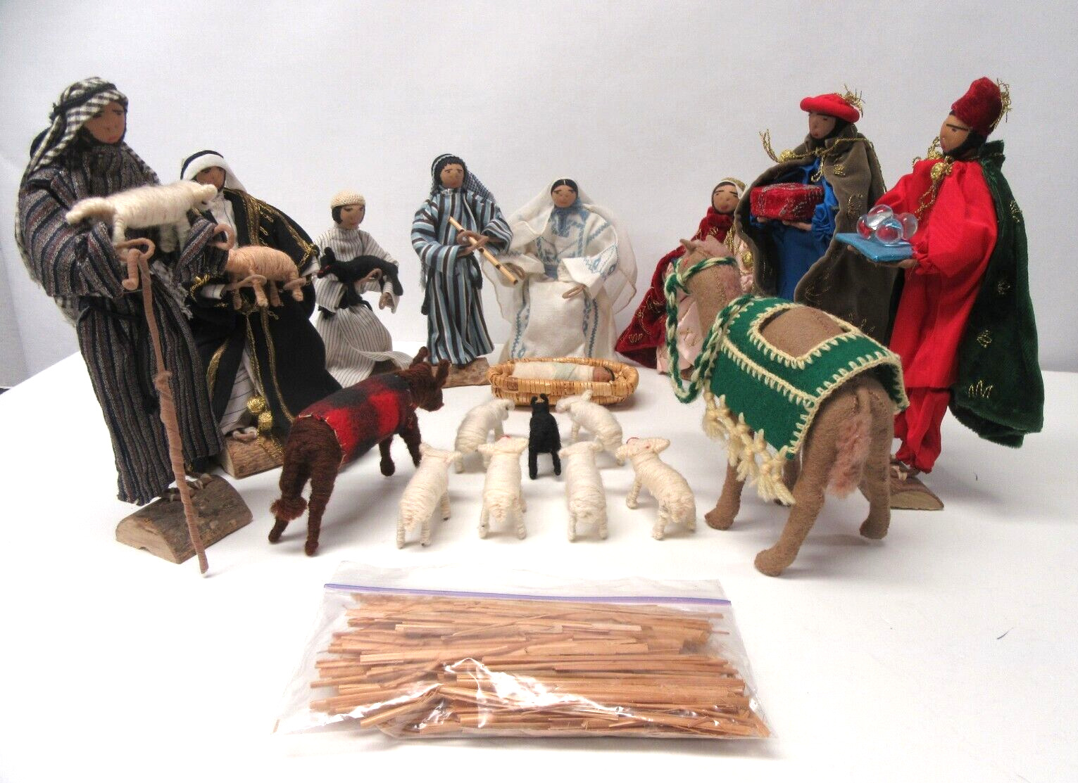 Vtg Handmade Peruvian 20+ Pc Nativity Set Very Colorful 55 Years OldSee Pics