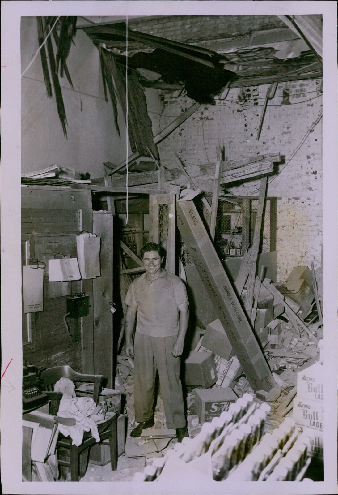 LG844 1952 Original Photo EARTHQUAKE DAMAGED LIQUOR STORE Building Destroyed