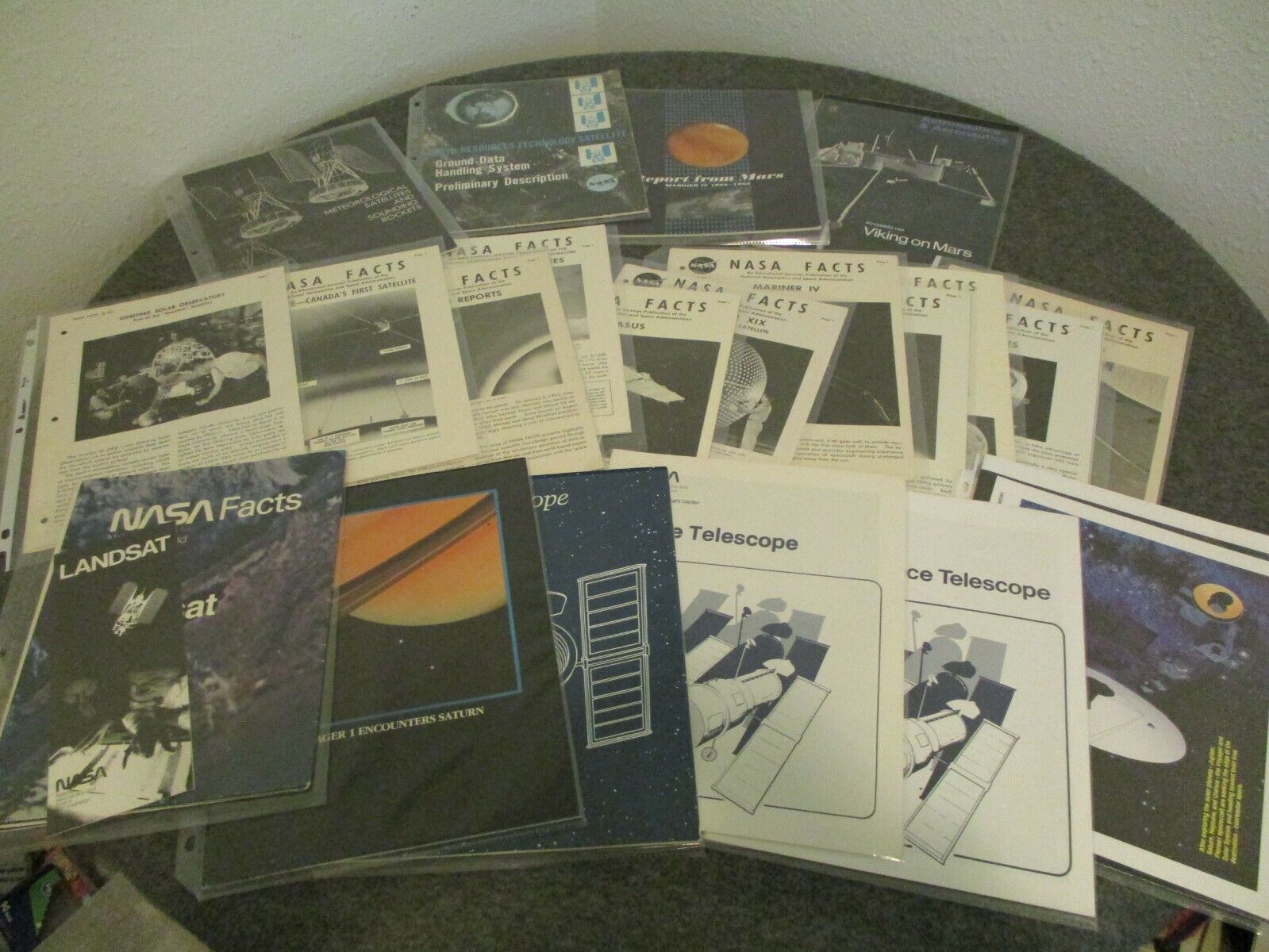 NASA/GE 1960-1990s LOT 30+ NASA BOOKS,FACTS,POSTERS BROCHURES-MISSIONS/SATELLITE