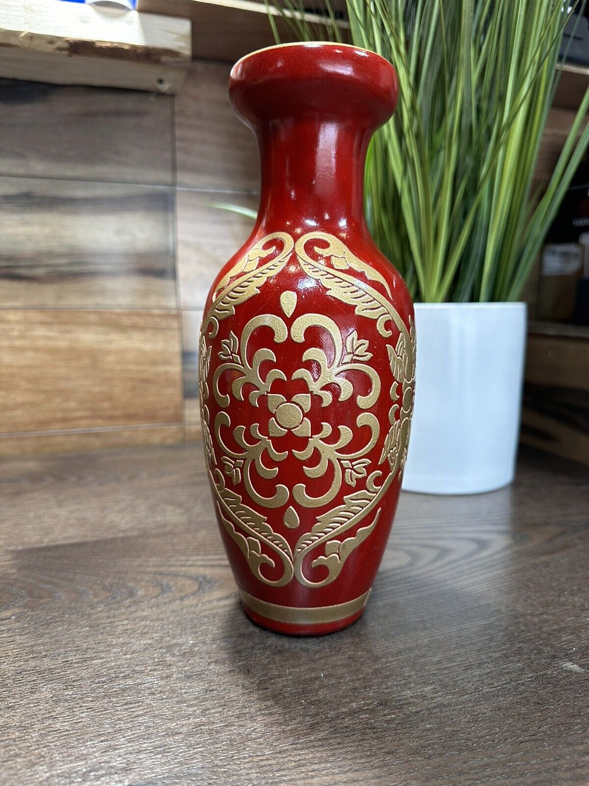 Vintage Red Chinese Porcelain Vase Gold Gilted Etching Painted.Baroque style 