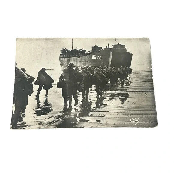 Postcard RPPC US Allies Disembarking Boat on Beach Normandy French Card B78 WB
