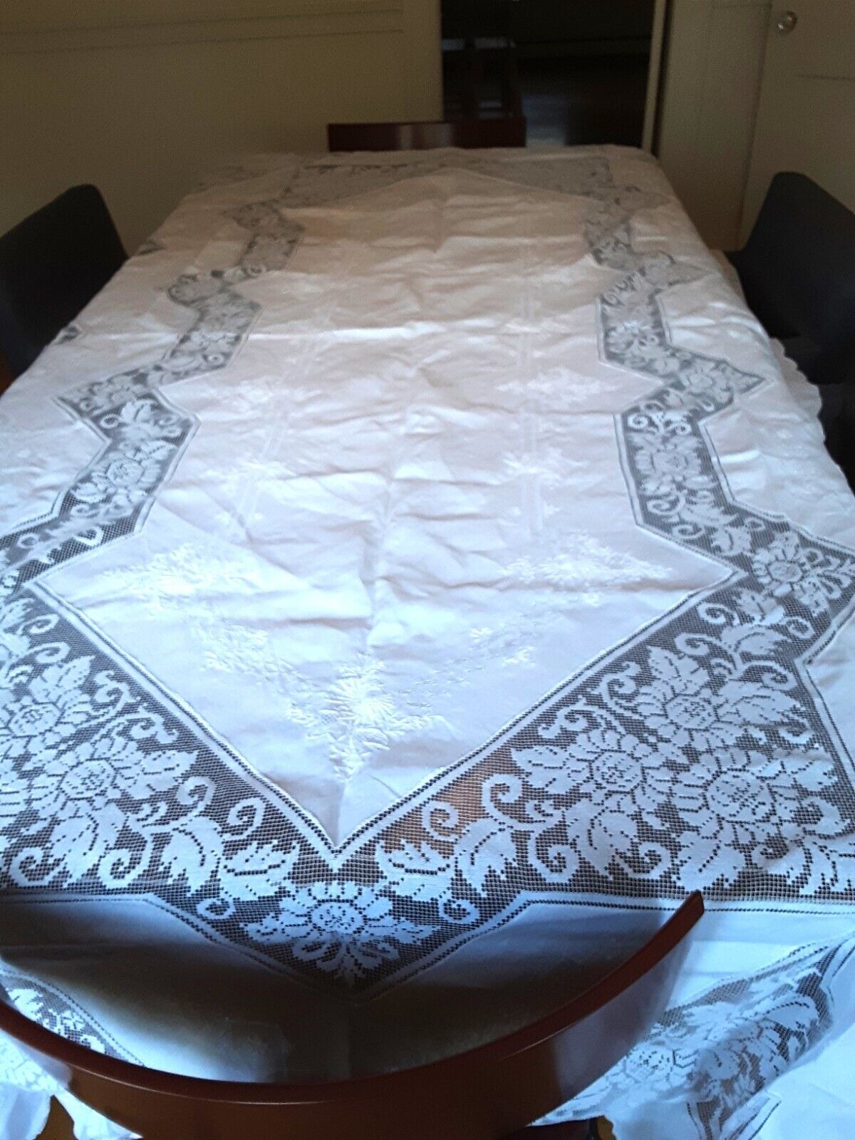 vtg Madeira white linen cutwork &embroidery  scalloped edge tablecloth 110\