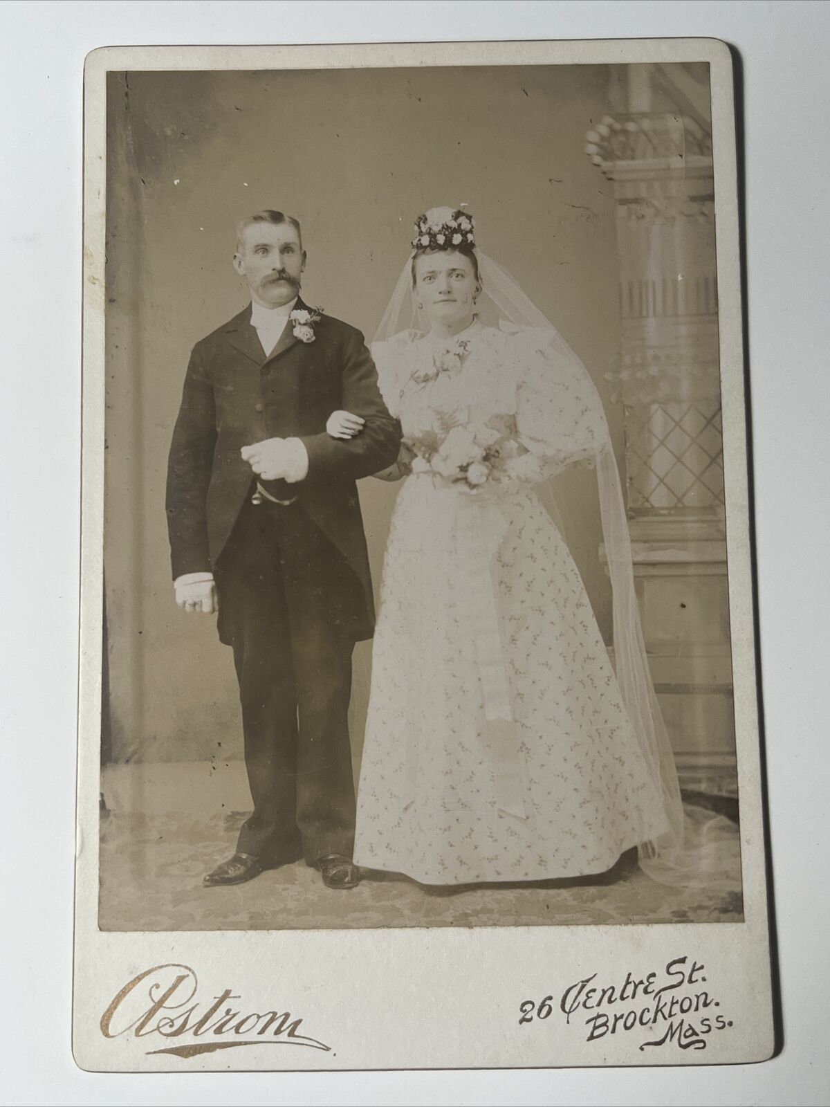 1880s WEDDING COUPLE Antique Cabinet Card Photo BROCKTON MASSACHUSETTS